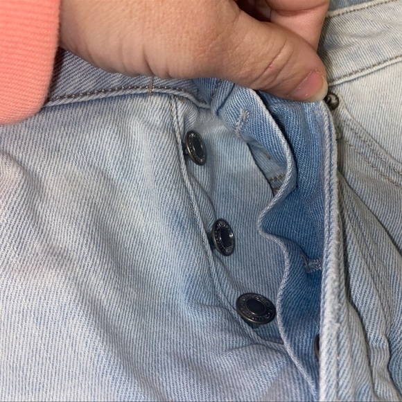 🎉HP🎉 American eagle frayed bottom lightwash denim skirt. - Picture 2 of 6